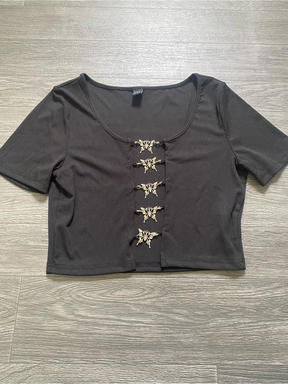 SHEIN Black Ribbed Crop Top with Gold Butterfly Clasps